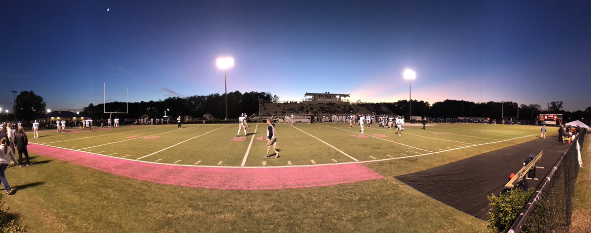 DonHawes44's tweet photo. Regular-season finale for @football_helena at Calera #helena #huskies #ahsaa https://t.co/RUTC87oGnU