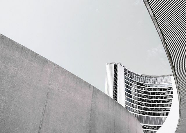 muserealty's tweet photo. October's market stats are now up on our Stories/Highlights. 📈 Tap through to see them and contact us for more information on what’s available for sale and what’s selling in #Toronto. https://t.co/6t05uN96qM https://t.co/fiagRg5MnT