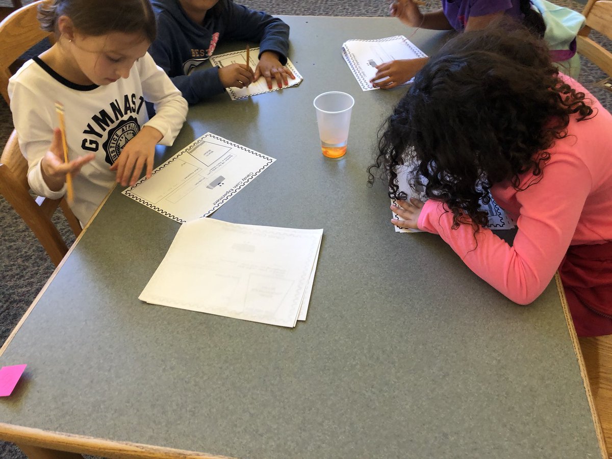 What happens to candy corn when you put them into cold,hot, and room temperature water? Well... the 3rd grade scientists observed and recorded their findings today! What a great STEM Lesson <a href="/rrabinowitz22/">Rachel</a> <a href="/dlarsen976/">Dlala</a> <a href="/sarah_sandler/">Mrs.Sandler</a>! @PrincipalDaly #stemfridays