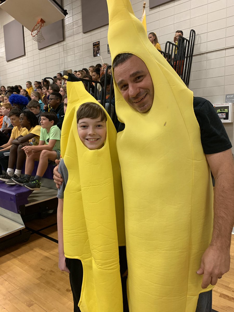 RCEMiddle's tweet photo. Amazing finish to #SpiritWeek2019💜 #teamRCE🐾 #HuddleRally📣 #teamINTEGRITY💛 https://t.co/dfhCnY4fnz