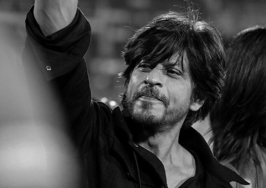 Happy_b'day to my Inspiration,To My First Love, To the handsome and gentleman😍. Love you so so much @iamsrk❤️
Keep shining and smiling.Good Bless the King for us a lot and alot of love from Morocco 🇲🇦🇲🇦
#HappyBirthdaySRK #SRK #ShahRukhKhanBirthday
#shahrukhkhanfanclub #SRKians
