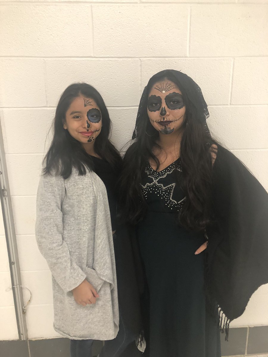 ACardenas001's tweet photo. Honoring Dia de Los Muertos! #BobcatPride https://t.co/iYUqAsB6kN