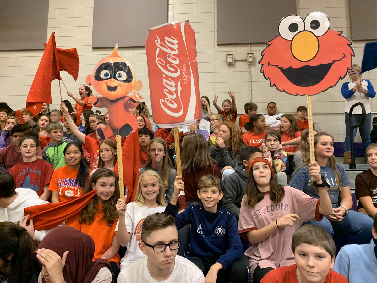 RCEMiddle's tweet photo. Amazing finish to #SpiritWeek2019💜 #teamRCE🐾 #HuddleRally📣 #teamPROWESS❤️ https://t.co/sjEplHbjqN