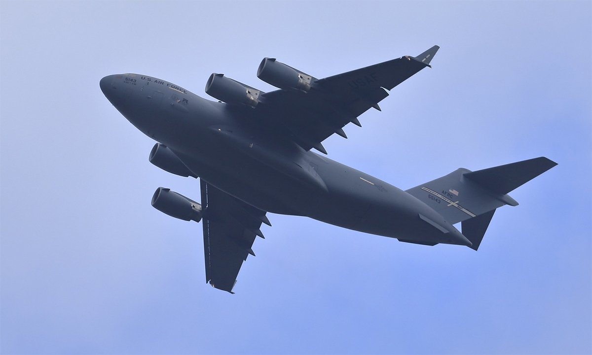 Really wish I had not been driving... this massive C-17A flew  right over me this afternoon, super low as well.   #c17globemaster #Aviation #Avgeek #Ohio