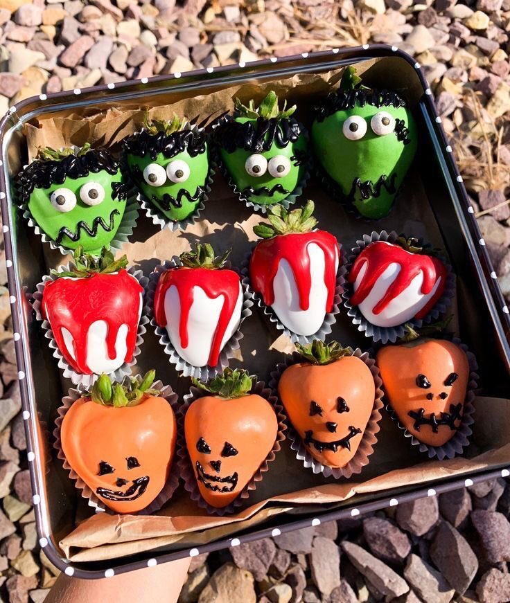 ee_hyojung's tweet photo. Trick or Treat? We can Trick/Treat you well! #HOGGIEBOO

Kami dari Dorm Gryffindor punya permen buat kalian yang baca nih. Mau kan? Mau dong! Semuanya buat kalian, tapi sebelum diborong, boleh tolong di RETWEET dulu? Satu RETWEET, sangat berarti bagi kami. ❤️ 

Thank you. 🎃 https://t.co/1DRR7Qwc0i