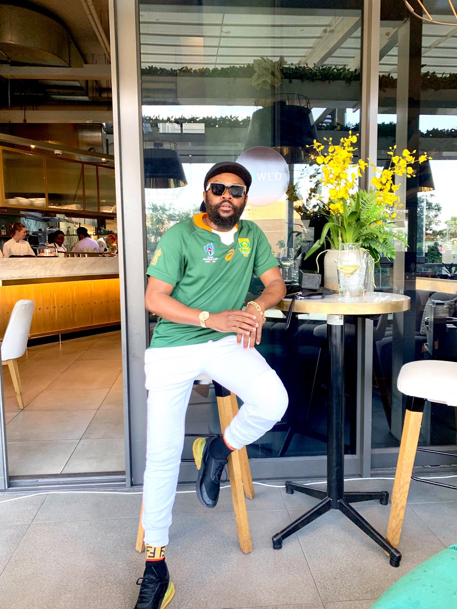 babssherif's tweet photo. drinkin winesssssss #SpringboksDay https://t.co/8QIwJPZrfw