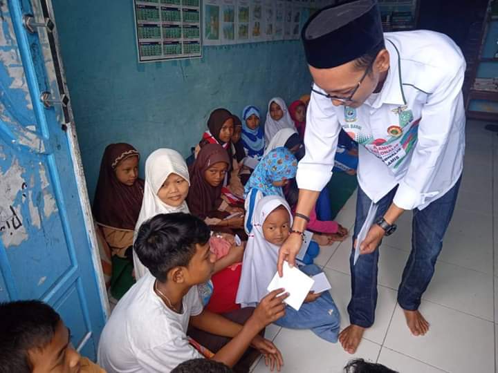 pkb_pabardaya's tweet photo. "NU untuk Muhammadiyah"
Santunan Anak Yatim dari Gus Muhaimin kepada anak-anak Pantai Asuhan Muhammadiyah, Sorong Selatan, Papua Barat.

"Berkhidmat Untuk Negeri" https://t.co/4G5X1uQPYK