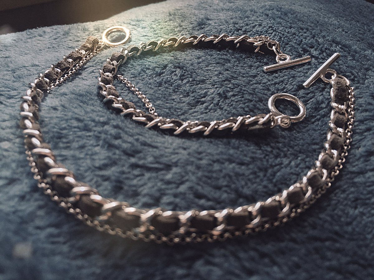 whitepaper_brac's tweet image. 이번에 샤무드 체인 커플 팔찌를 만들어 봤어요!
처음으로 만들어 본건데 생각보다 잘 나와서 굉장히 뿌듯하네요😂😂 토글바를 사용한 제품이라서 판매하게 된다면 손목 둘레를 비교적 더 정확하게 측정해야 할 것 같네요

#체인팔찌