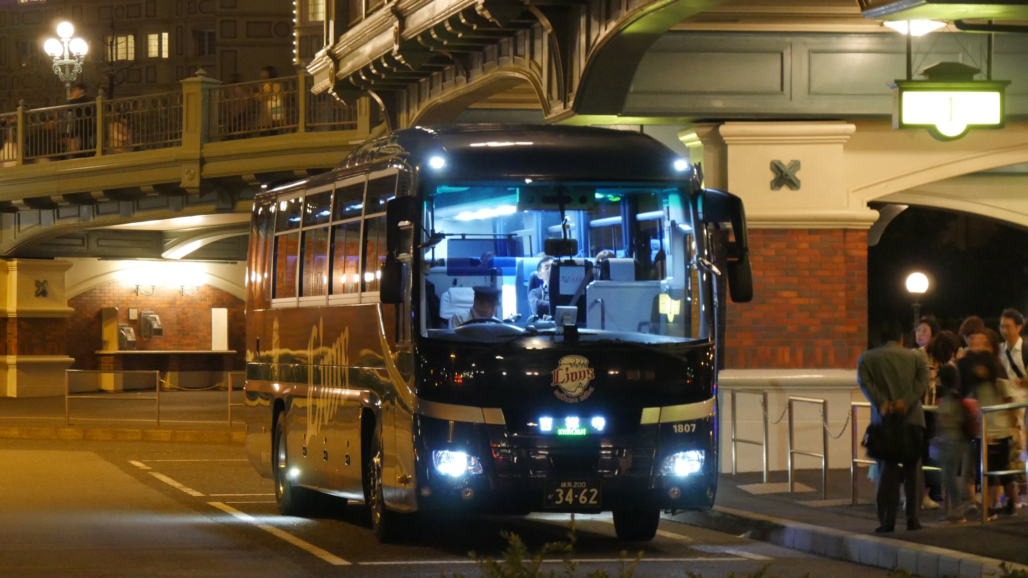 ふじもん 吉祥寺 東京ディズニーリゾート あれこれ 西武バス練馬が運行の夜の便は朝と同じ1807号車が担当されてました 吉祥寺駅行き 吉祥寺 表記だけなのがなんか寂しい T Co Cekvfhor9d Twitter ふじもん 吉祥寺 東京ディズニーリゾート あれこれ 西武バス練馬が運行の夜の便は朝と同じ1807号車が担当されてました 吉祥寺駅行き 吉祥寺 表記だけなのがなんか寂しい T Co Cekvfhor9d Twitter