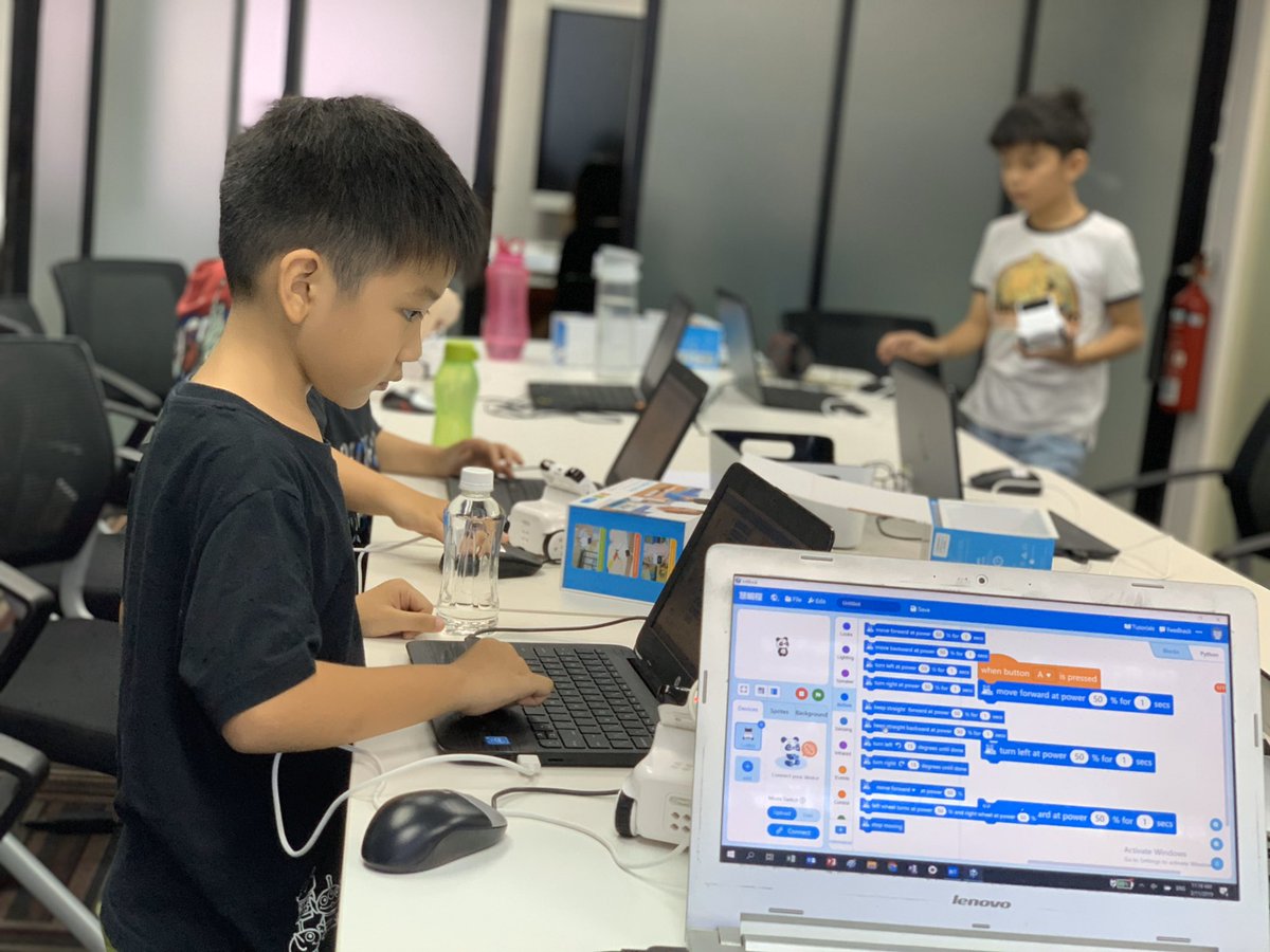 Stemacademy_sg's tweet image. Great day at the center today! Love the expression of concentration 😍

#STEM #Robotic #RoboticsCourses #STEAM #CodingforKIDS #eptecsg @Makeblock