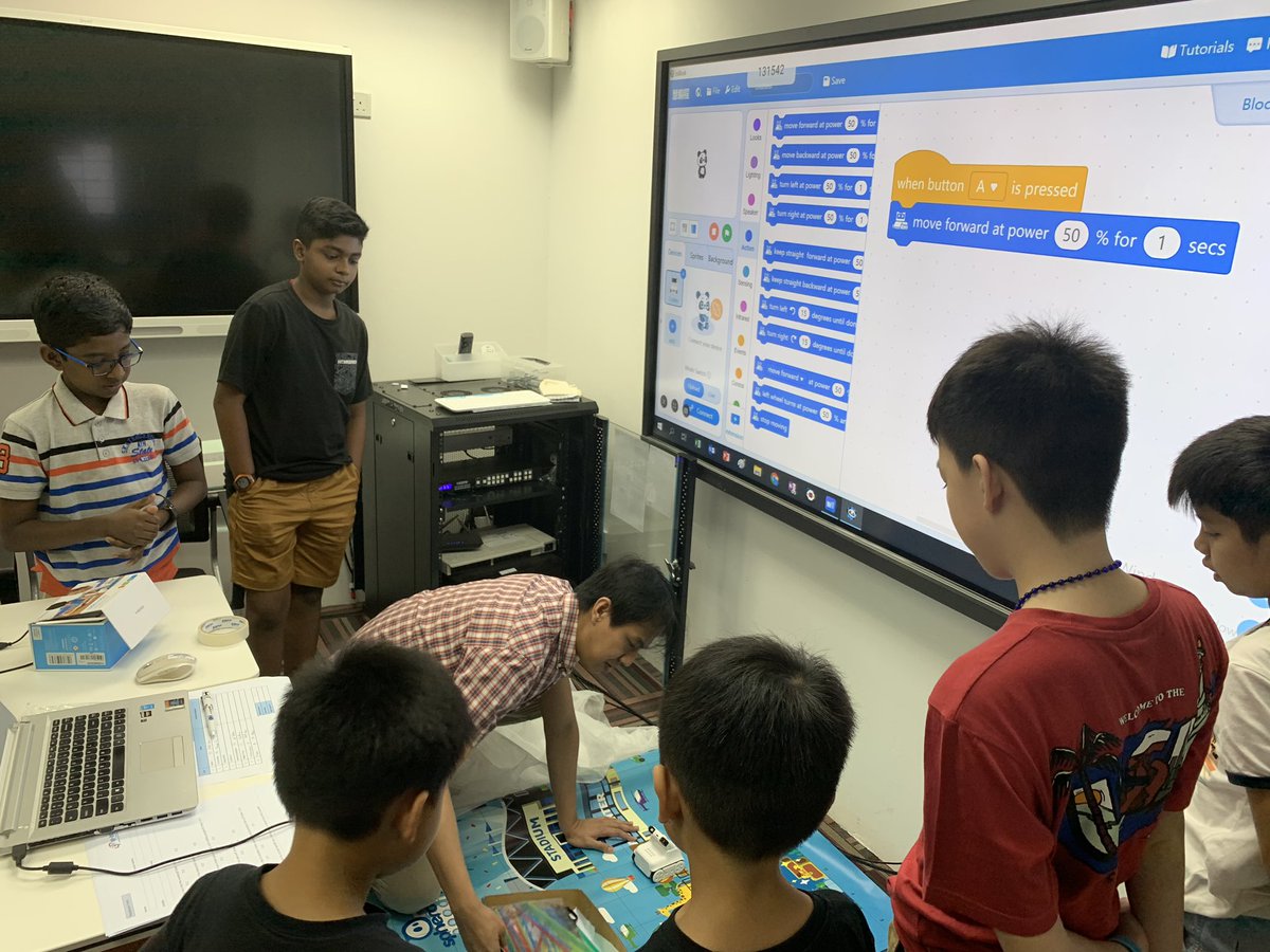 Stemacademy_sg's tweet image. Great day at the center today! Love the expression of concentration 😍

#STEM #Robotic #RoboticsCourses #STEAM #CodingforKIDS #eptecsg @Makeblock