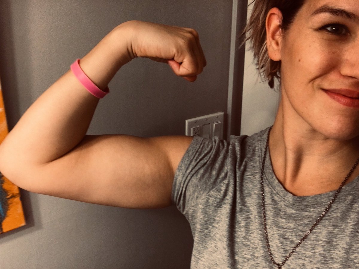 shaddyponte's tweet photo. I’m sorry Twitter... I took a tiny break... but while that was happpening..My little buddies were slowly growing. So it’s a super happy #flexfriday #biceps #themaximuspodcast #strongasamother #fitmom #mypeakchallenge #maximusbody https://t.co/YEB4y72yS9