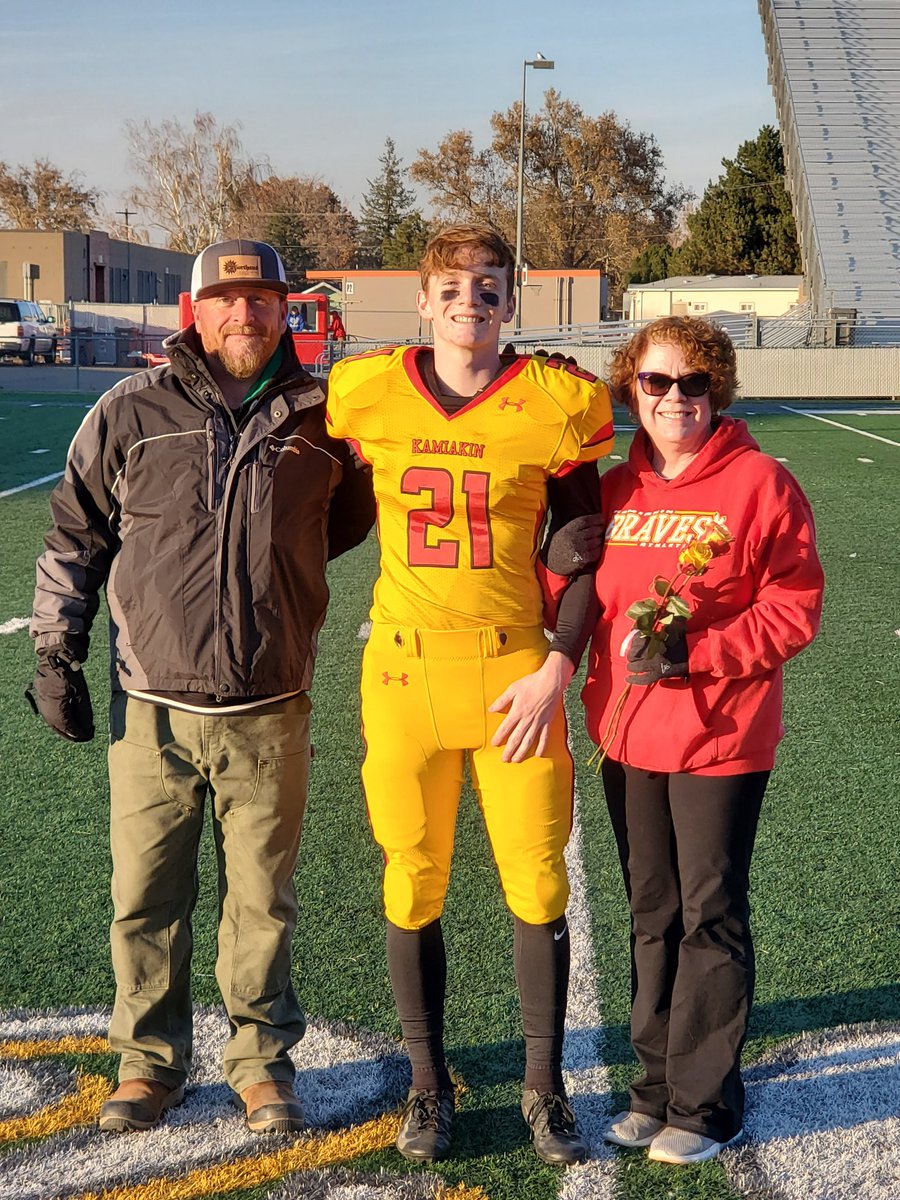 KamiakinBraves's tweet photo. Congratulations to the Kamiakin Sr Football players - thank you for your dedication and commitment to the program. Neal Berkey, Lucas Castilleja, Jacob Gomez, and Aidan Leonard https://t.co/PMxZbWmPkv