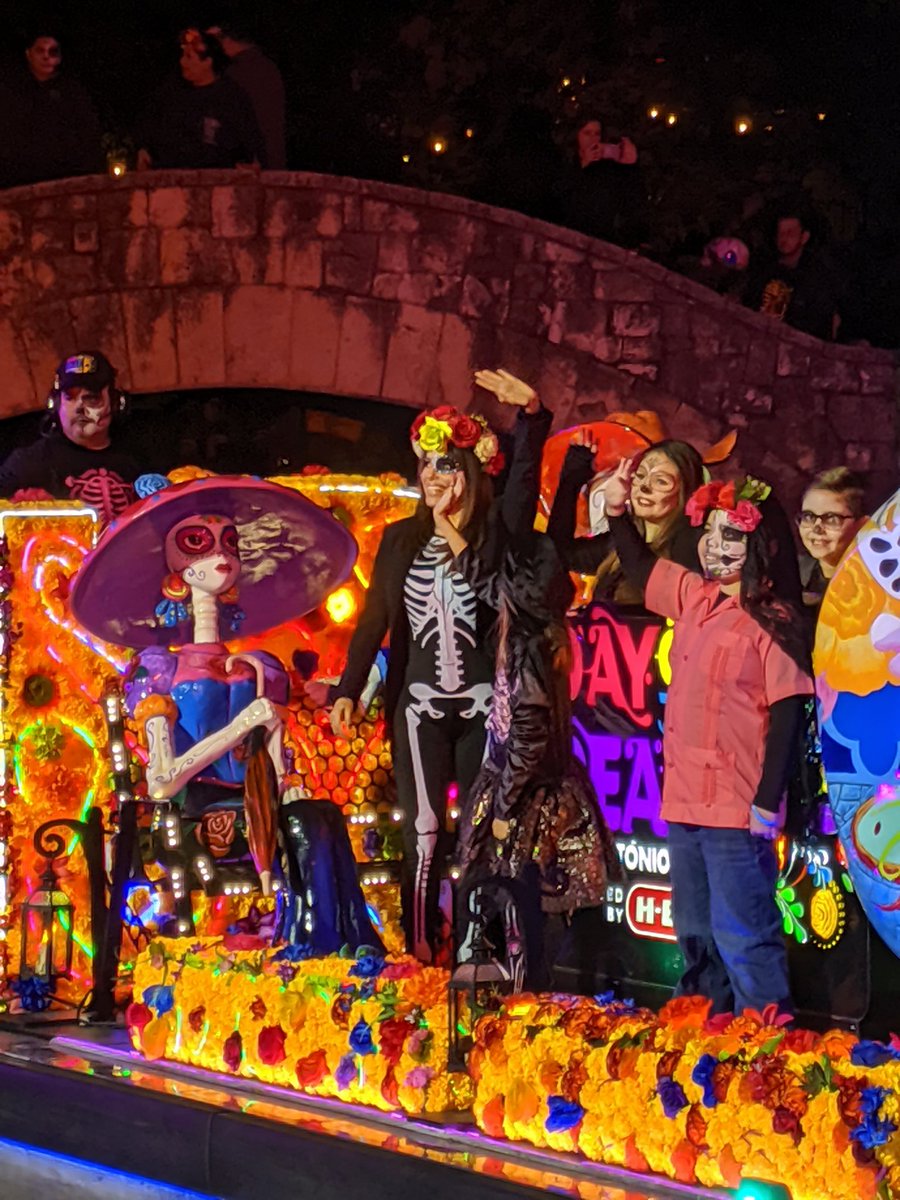 Eva Longoria is as pretty in person as you'd imagine. She's the marshall for the <a href="/dod_sat/">Day of the Dead San Antonio</a> Catrinas on the River parade.