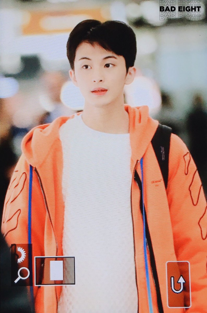 bad8ight's tweet photo. 191101 🍊👶🏼🍊
#마크 #MARK #NCT https://t.co/VKXuhRMqHB