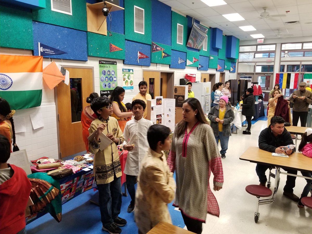 asweetdee's tweet photo. Heritage Night at KMS! Great performances and of course, FOOD 😋 @kilmercougars #mykilmer #kms #kilmerms #mykms https://t.co/78TOftZUGF