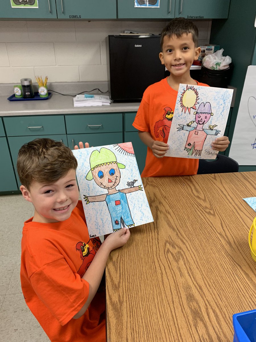 JonesFirstGrade's tweet image. Club Day! The Directed Drawing Club put the finishing touches on their scarecrows. #ourhut #directeddrawing