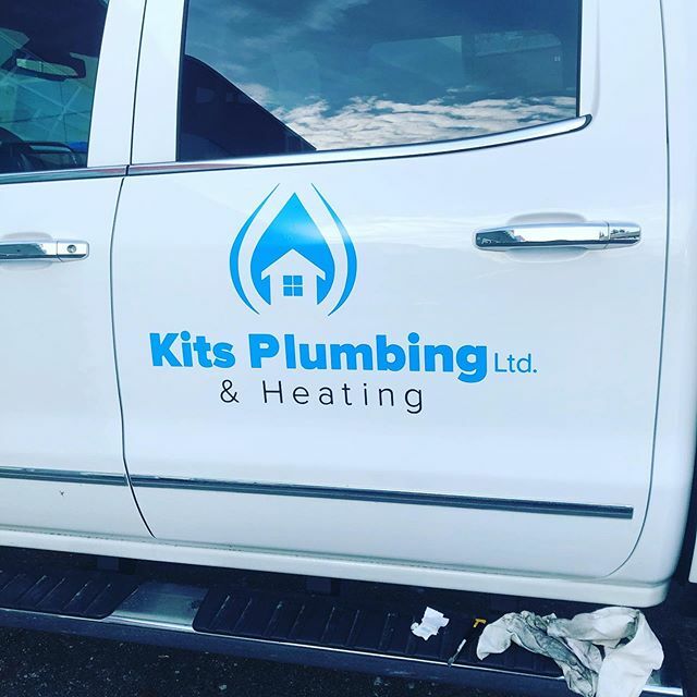 universal_ns's tweet image. Truck vinyl installed for @kitsplumbingandheating !!! ift.tt/36upHAq