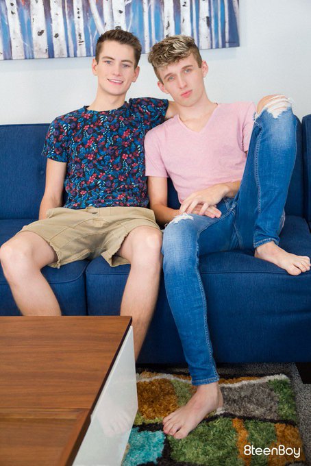 Finally got to meet this cutie @TrevorHarrisXXX and lemme just say his eyes are even prettier in person<a class="tags" href="/tag/trevorharrisxxx">@trevorharrisxxx</a>