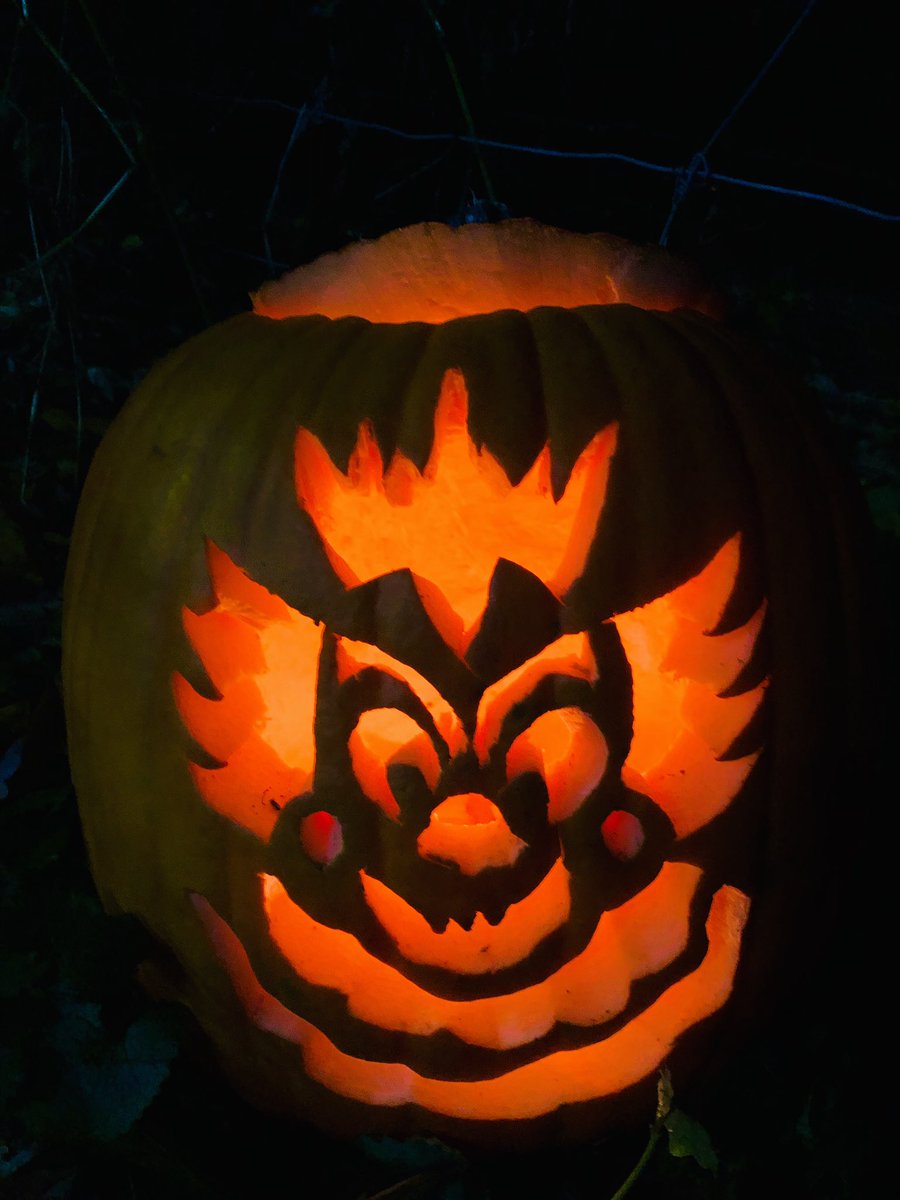 SvenTrueNorth's tweet photo. And ... #Hallween2019 continues! Truly spectacular carvings on display at the @WLPCAssoc’s 2019 #PumpkinParade in support of the @CompassFoodBank. Thank you so much for inviting me! #LornePark #Whiteoaks #Mississauga https://t.co/ihnt9FGT1s