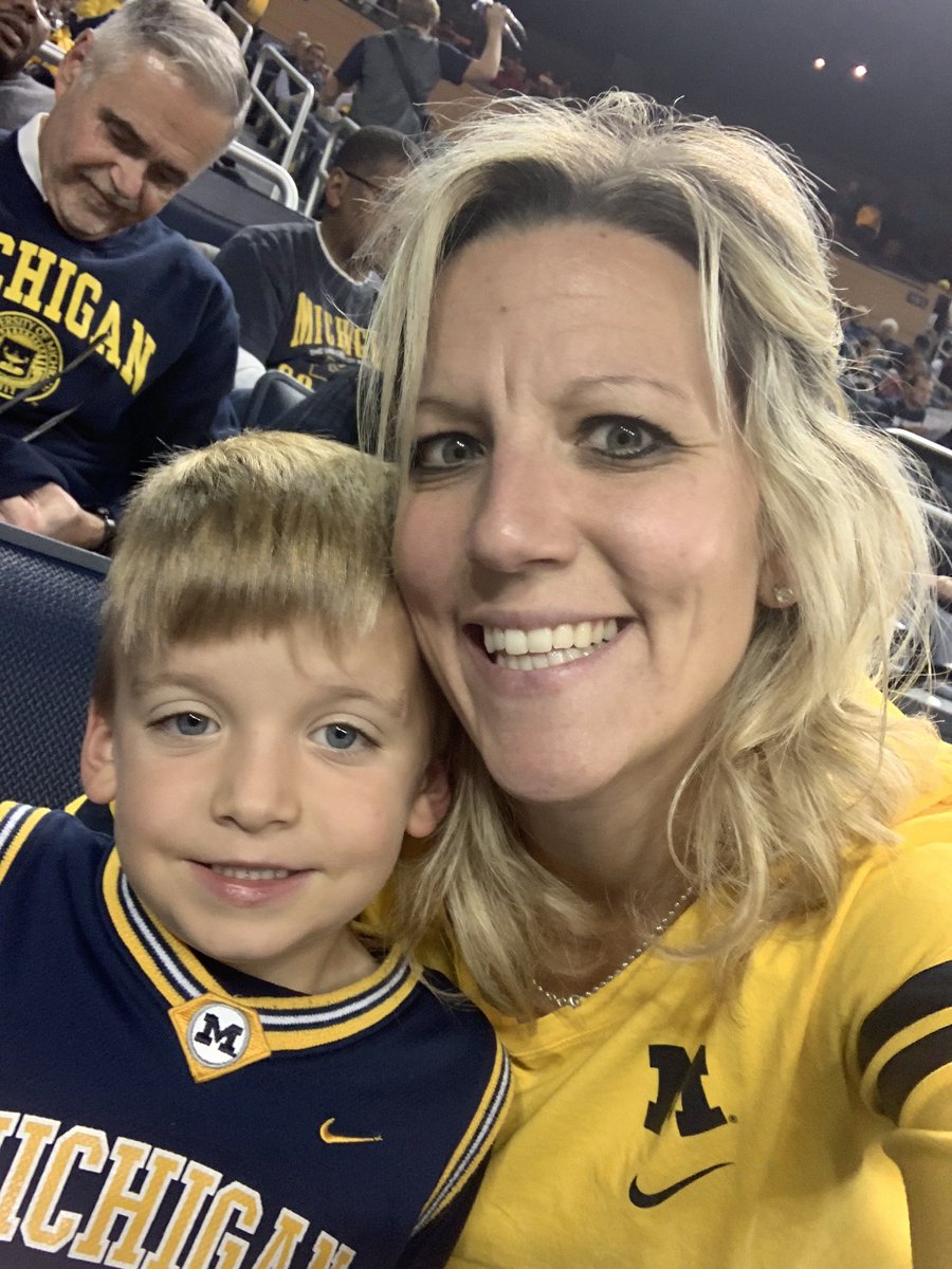 dheselsc's tweet photo. It’s game day! Let’s Go Blue! #crislerlive #goblue 💙🏀💛 https://t.co/SuDdjBrPoy