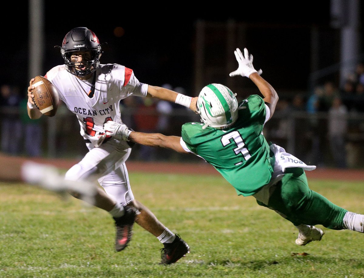 SnapShotFoto7's tweet photo. Ocean City vs Mainland high school football game @acpresslea @ThePressofAC @MainlandRegHS @OCNJSPORTS @OCHSFOOTBALL_ @MustangsLiveTV https://t.co/GPsD0ft1Zu