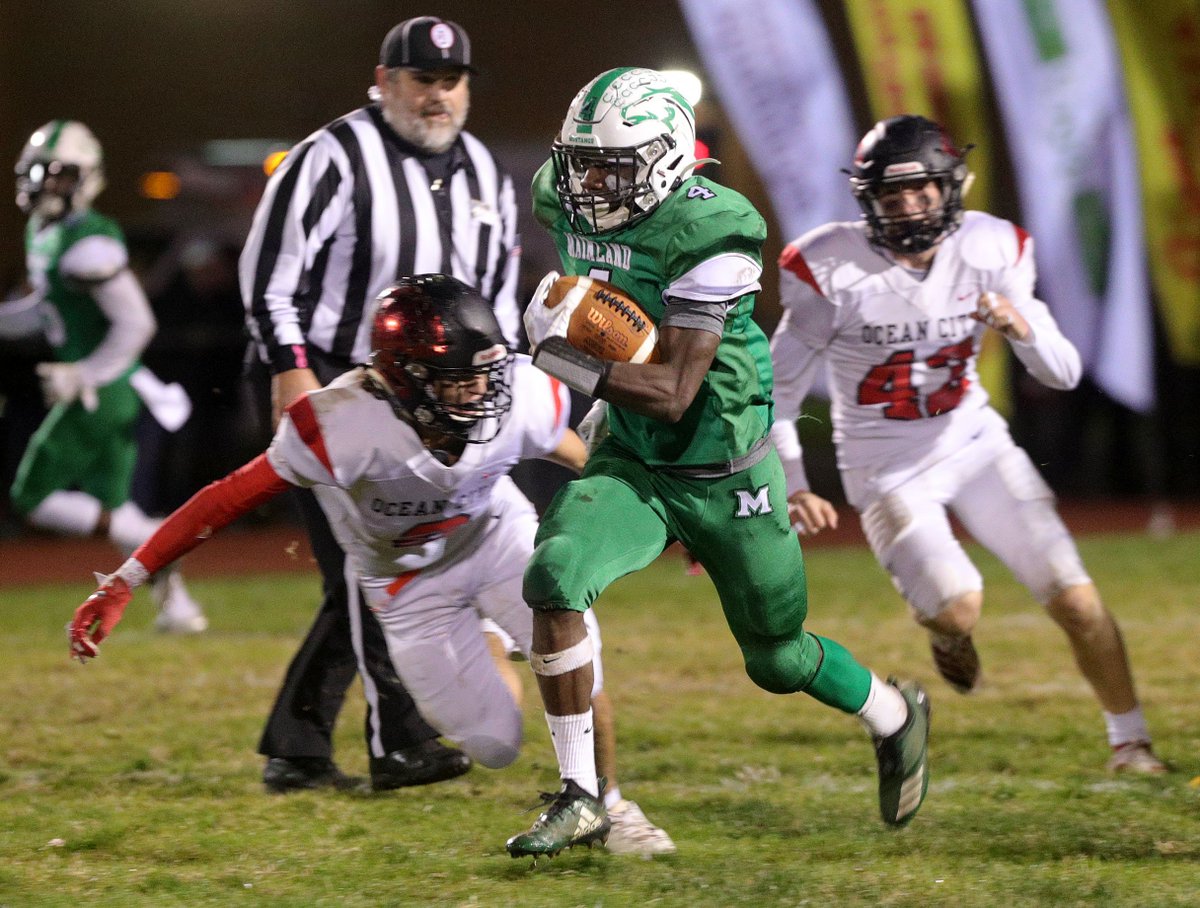 SnapShotFoto7's tweet photo. Ocean City vs Mainland high school football game @acpresslea @ThePressofAC @MainlandRegHS @OCNJSPORTS @OCHSFOOTBALL_ @MustangsLiveTV https://t.co/GPsD0ft1Zu