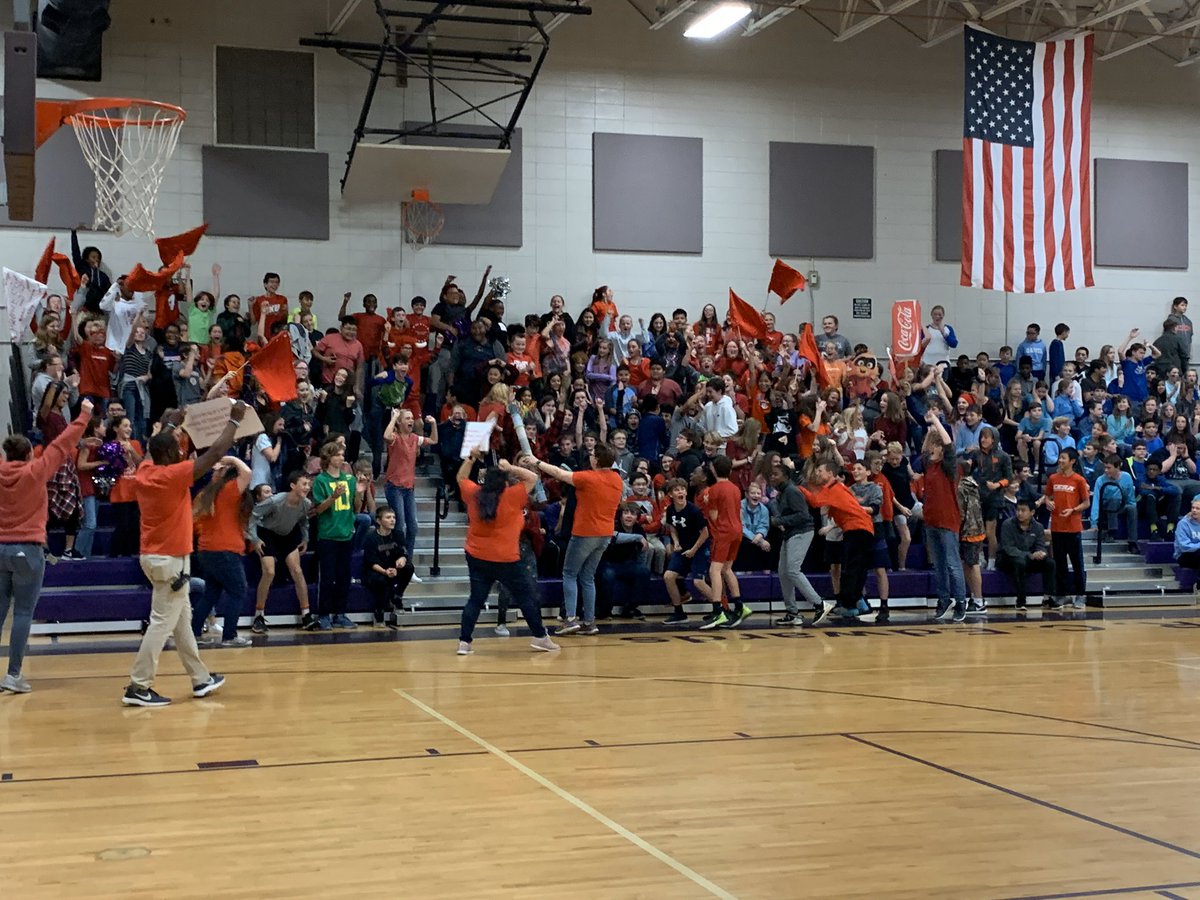 RCEMiddle's tweet photo. Amazing finish to #SpiritWeek2019💜 #teamRCE🐾 #HuddleRally📣 #teamPROWESS❤️ #Q1winners🏆 https://t.co/JOic7aLfll