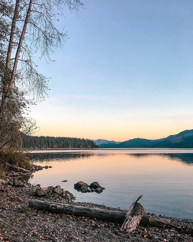 StylingMyLifeAH's tweet photo. My happy place ✨
I don't think I've ever seen the lake so still and quiet. Such a magical time to visit. 
#cowichanlake #autumnvibes #lakelife https://t.co/EUEey8Q6pp https://t.co/R2ksaIgI5u