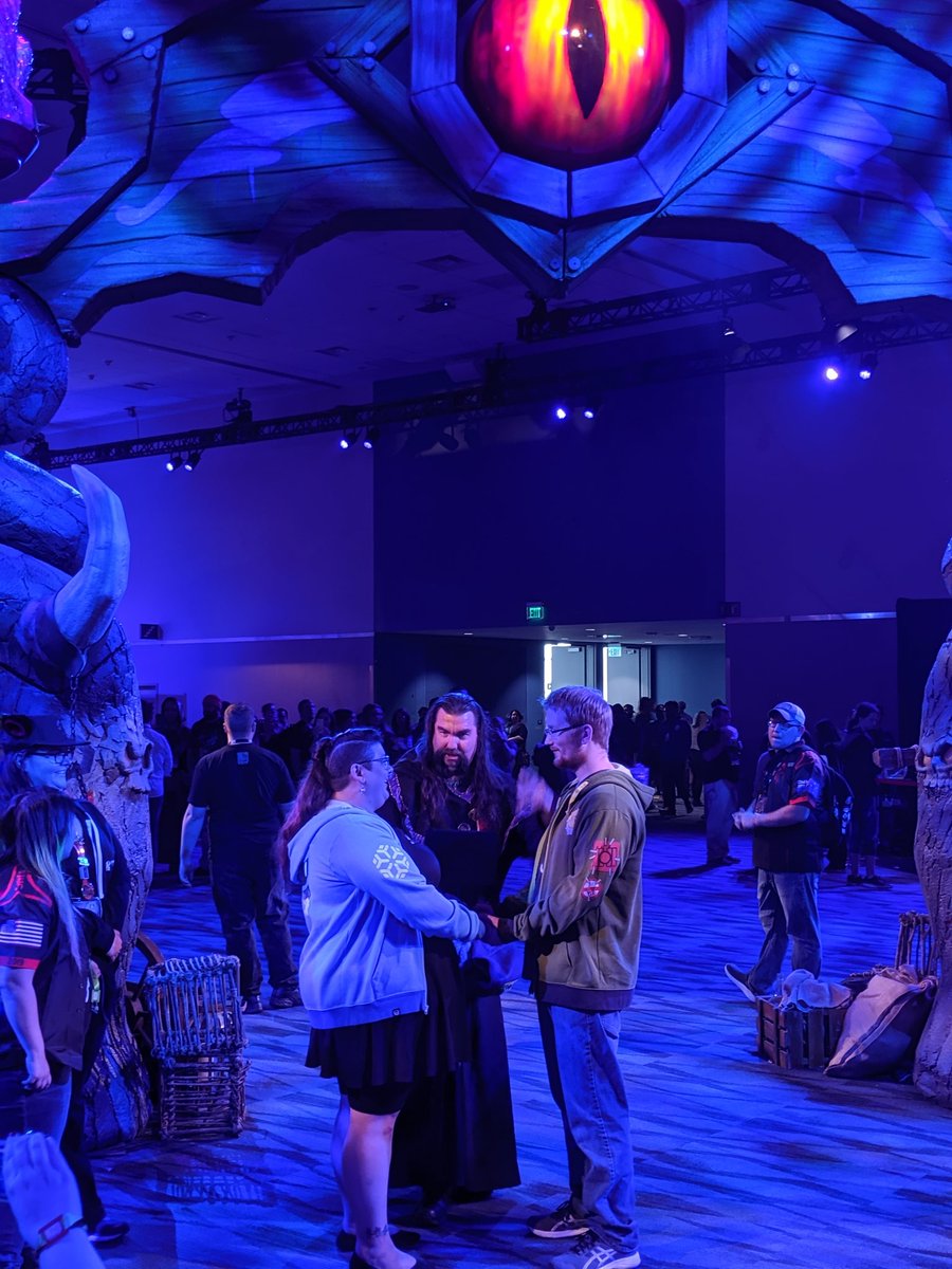ClubTitos's tweet photo. Having a blast on day 1 of the con! #ClubTitos #ClubTitos2019 #Blizzcon #Blizzcon2019 #NeverConAlone #GamingBringsUsTogether #ClubTitosStrong #TootToot https://t.co/uZaLTWQv90
