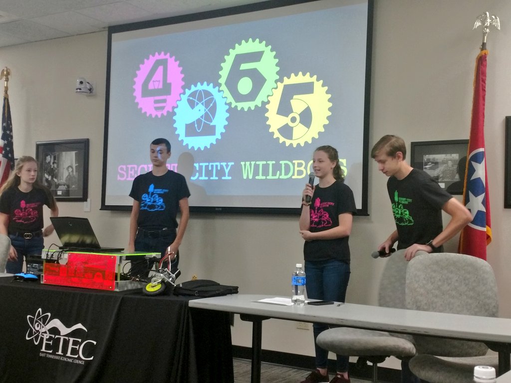ChrisLWhaley's tweet image. What an incredible #ETEC program this morning - thanks so much @frc4265 ! And thank you for partnering with @RoaneState &apos;s #LabInABox initiative!