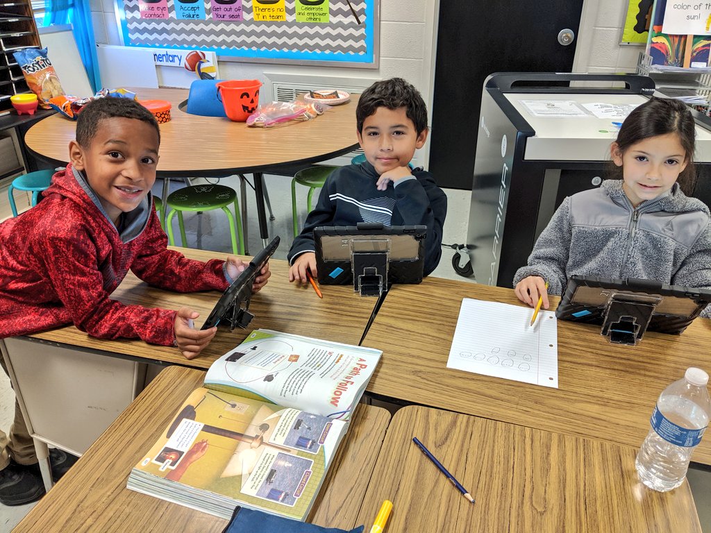 JBarnett_LISD's tweet photo. Today we did a digital breakout! The kids had a blast, and I loved that they were practicing their multiplication and division skills! #LISDTechorTreat #SpookTechular #LufkinLearns #LPNoLimits #BrandonElementary #WeRiseAimHigh #mathisfun https://t.co/Sm8OsXKiLW