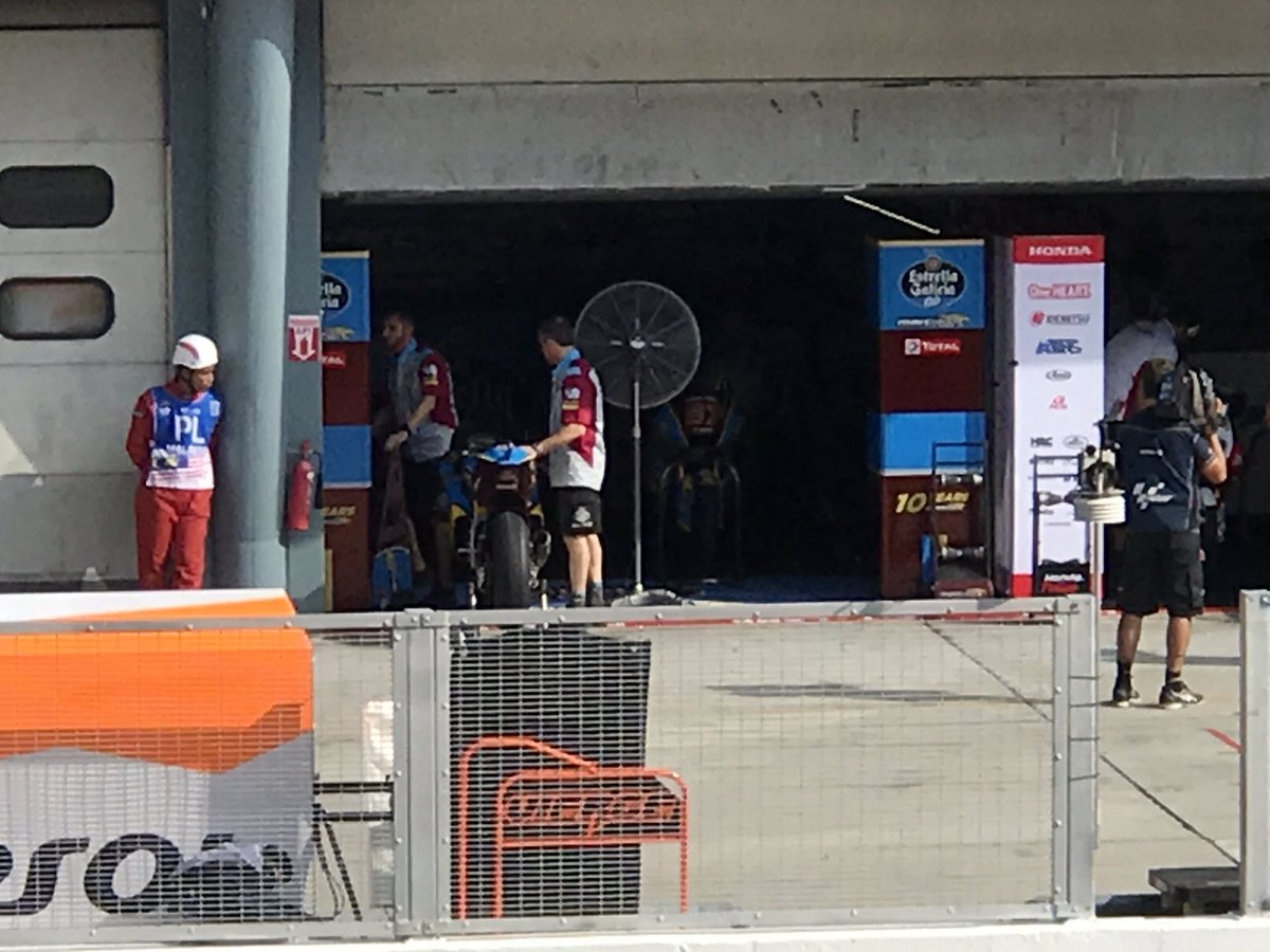RenaJ76's tweet photo. Good morning!! Day 2 #MotoGP from @sepangcircuit !!
That is @alexmarquez73 ‘big fan’😜 https://t.co/Bc1praPikw