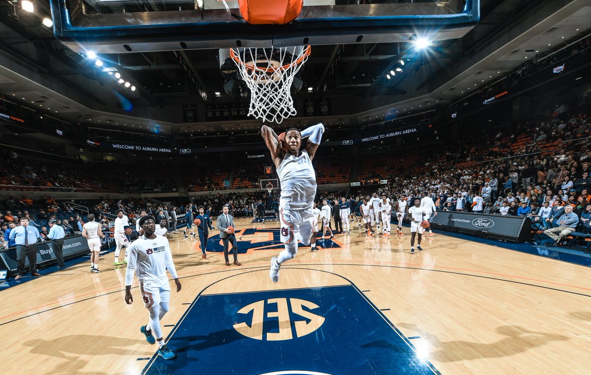 AuburnMBB's tweet photo. We're BAAAAAAAAAAAAAACK! 😏

#WarEagle https://t.co/jo3y3L7OY5