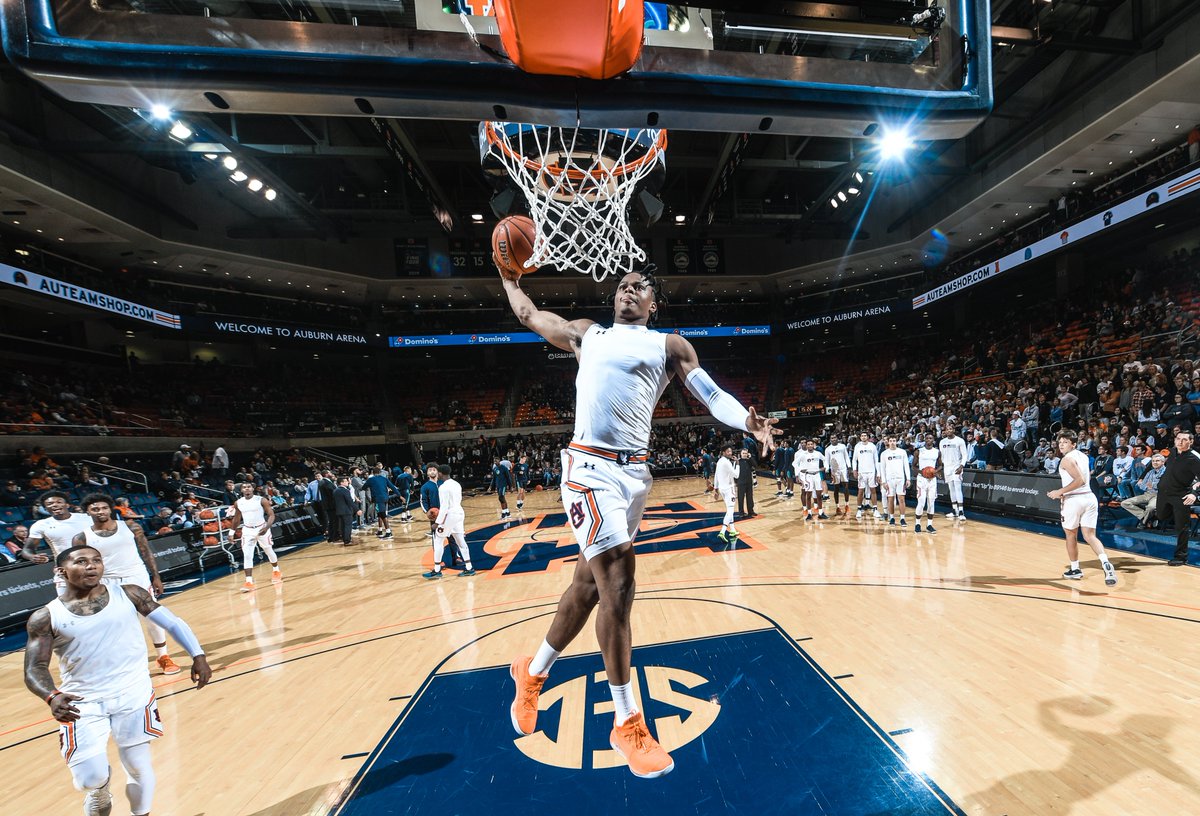 We're BAAAAAAAAAAAAAACK! 😏

#WarEagle
