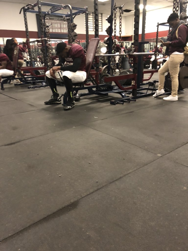 BigTre42's tweet photo. @Quinceymiller2 is a LION!!! Calm before he begins his HUNT!! It’s an honor to be around this young man. I love his daily approach to the game. @BrookSquadFB @LeroyHood @Joyce_Oscar_ https://t.co/jhb601fWLT