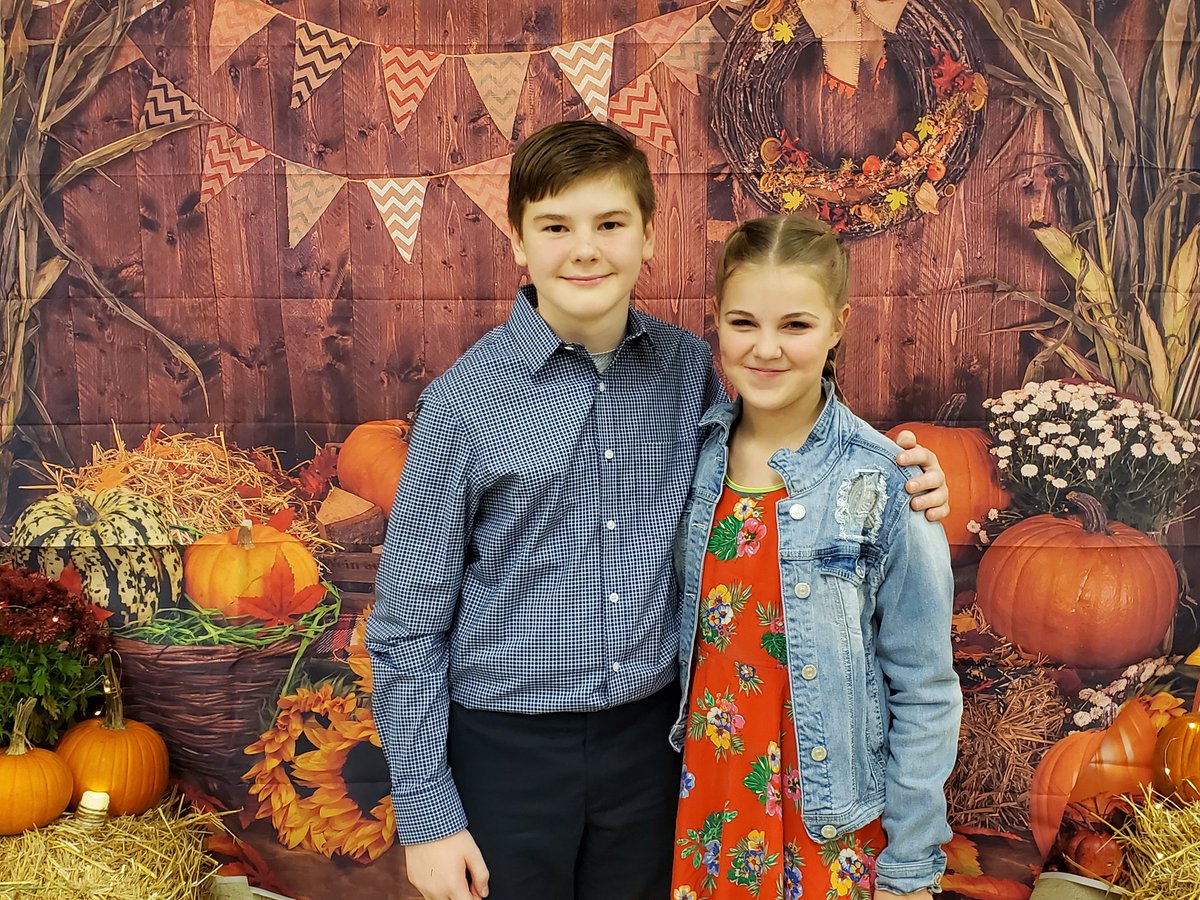MelindaFry4's tweet photo. Chaperoning the jr. high dance was honestly the highlight of my whole week! #DanceMachines #BeUnited #ShowU https://t.co/i5S7eylfXM