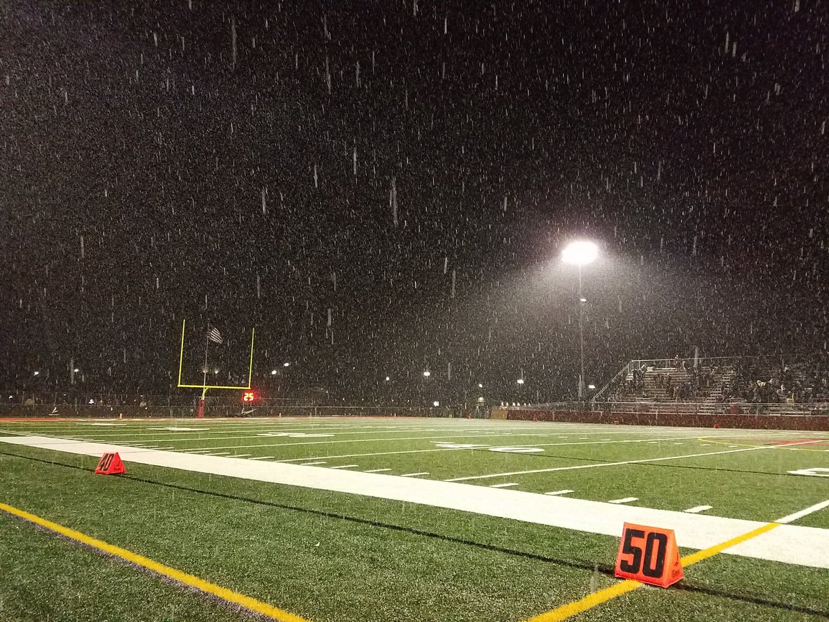 DHJ_Sports's tweet photo. Football second half about to begin https://t.co/DlwKafWLsS