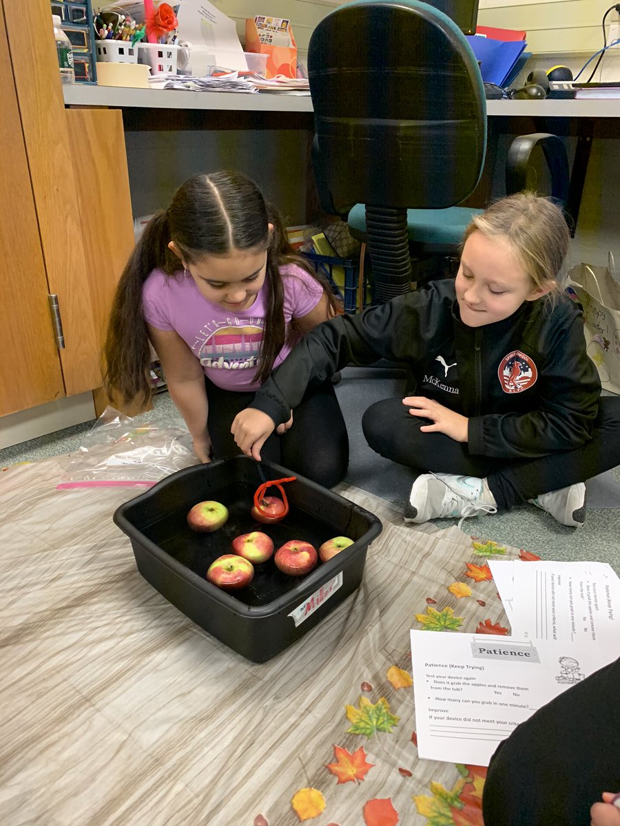 MrsSanchesDES's tweet photo. Design and engineering a device to pick apples out of water without getting wet. #persistance #ImproveYourDesign @TopdogsDES https://t.co/mAb9aaLNjk