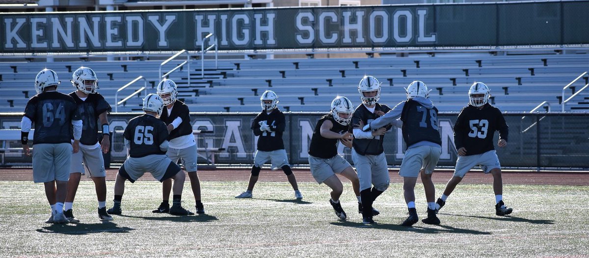 BJFK_Principal's tweet photo. Last practice of the season for our @BellmoreJFK Varsity Football team. Best of luck to Coach McGuire and the Cougars this weekend. #makeeverymomentcount #huntsuccess https://t.co/IvfdGPIYpC