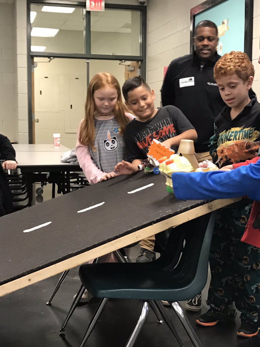 dentsdesigners's tweet image. We had a fun day building cars with #kubota. Make sure to check out our Instagram story for more pictures! #mtamarlins #focusproblem #STEM #4thgrade