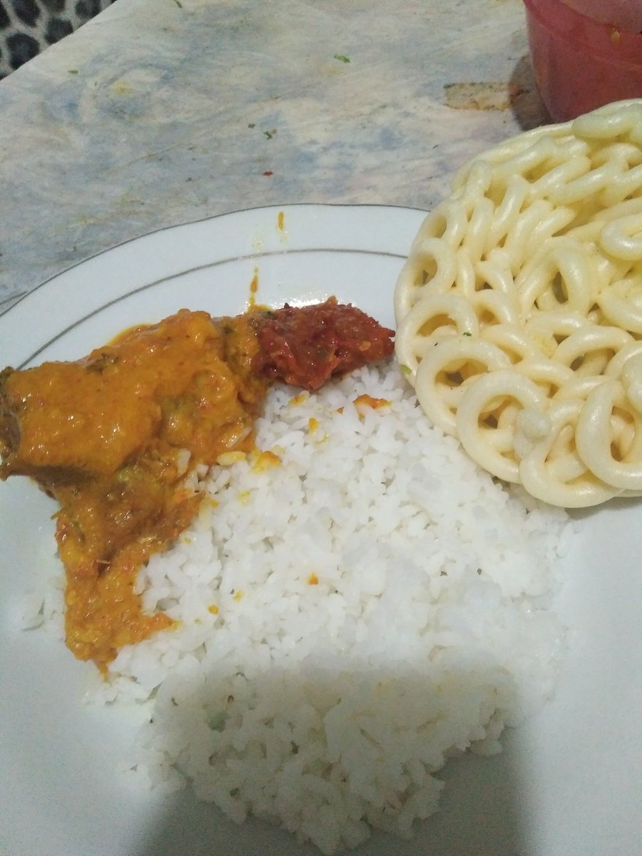 SudirmaDewi's tweet image. Breakfast hari ini sekalian makan siang, alasan doang sis hahahahah
#tempoyak 
#gulaitempoyakikan
#sambalterasi

Mariiiii makan