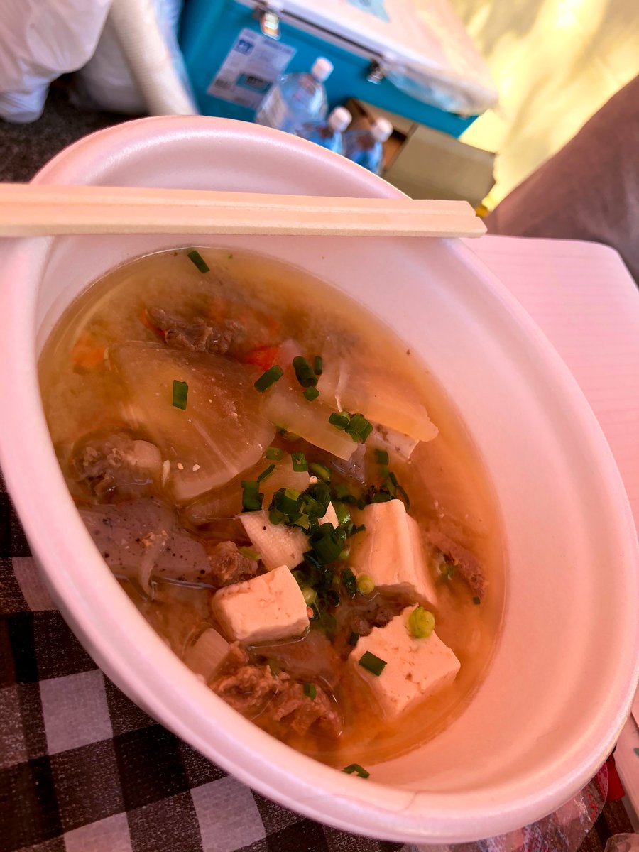 tsunagiranger's tweet photo. おっはよーございます🤓

本日、黒潮祭にて販売中です🙌
赤レンガの近くで販売してます！！

鹿肉の唐揚げはいつでも
揚げたてホヤホ��😏
しし汁には猪お肉がゴロゴロ！
今回はお肉がちょっとリッチ？！？

しそとゆずのスカッシュも販売してますので皆さんきてね😆🙌 https://t.co/UDUAr7nV0e