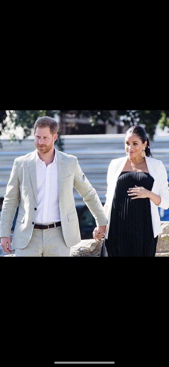 nicoleleffew's tweet image. Prince Harry &amp;amp; (pregnant) Meghan Markle 👸🏻❤️ #DIYHalloweenCostume