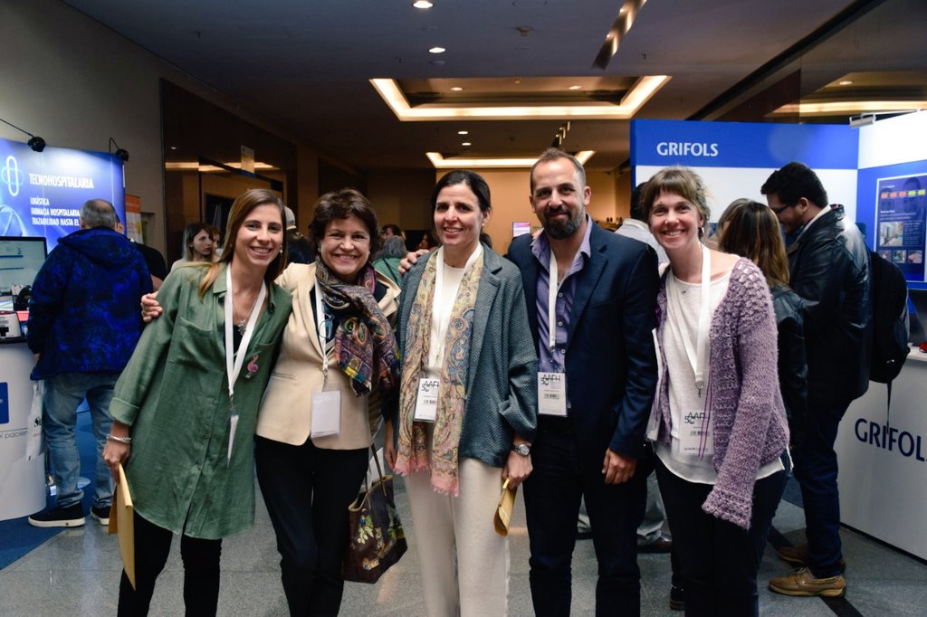 TrovatoNico's tweet photo. Orgulloso de reencontrarme con las genias de la farmacia Hospitalaria. Sus sonrisas nos dan alas. Gracias   @aafh  @farma_gregorio @aherranza @LuciaHervera https://t.co/tGBHjZs4Ha