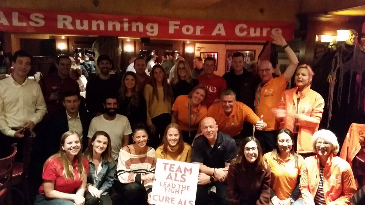 vaneun's tweet image. Wow thank you so much @alsassociation #NYchapter, all the amazing runners and cheering supporters for an #awesome night. The fight is international! #nycmarathon