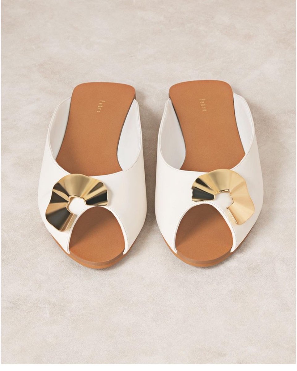 Jayaconceptng's tweet photo. Pedro
Peep toe slip ons 
N31,000
Free delivery
premium package 
#jayaconceptstore https://t.co/Yx8RZ7CDzd