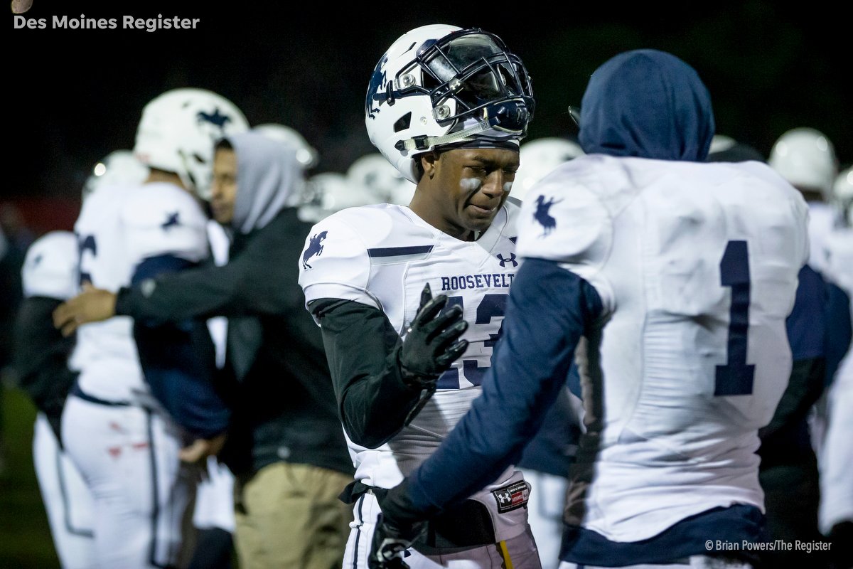 .<a href="/RoughriderFBALL/">DSM Roosevelt Roughrider Football</a> falls to @DCHSFootball 35-7 during their playoff game in #DesMoines. #iahsfb

desmoinesregister.com/media/cinemati…