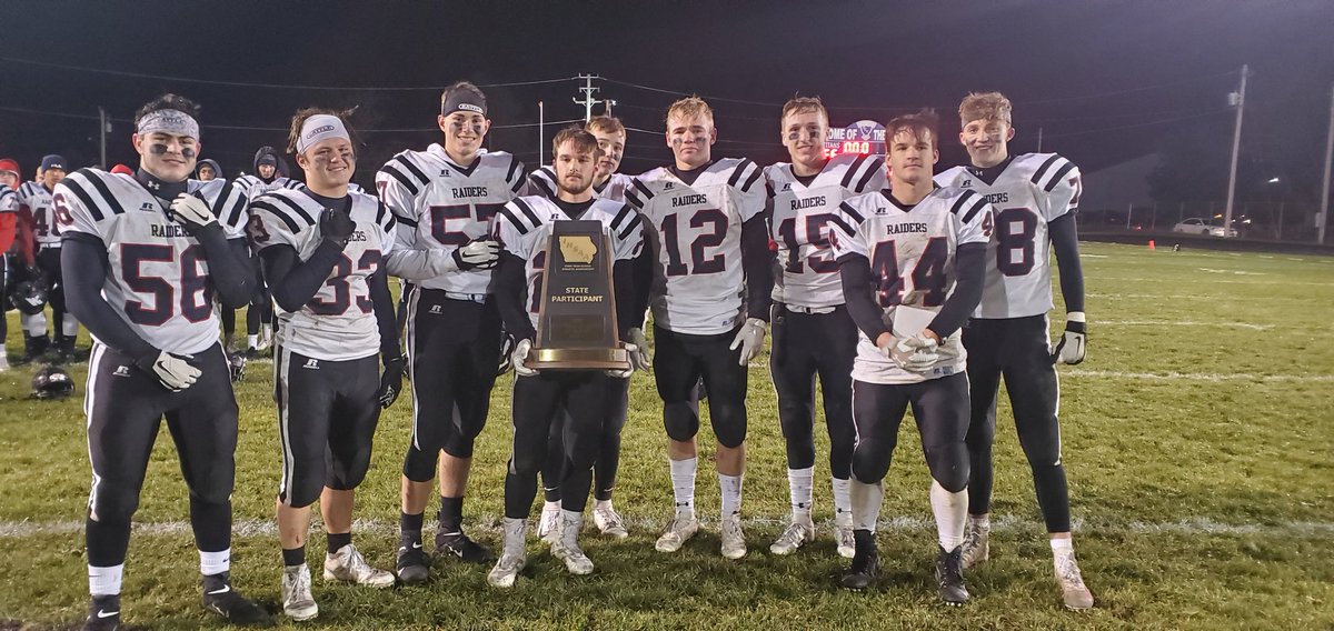 ChanseHall's tweet image. Raider seniors with their state participant trophy. #iahsfb