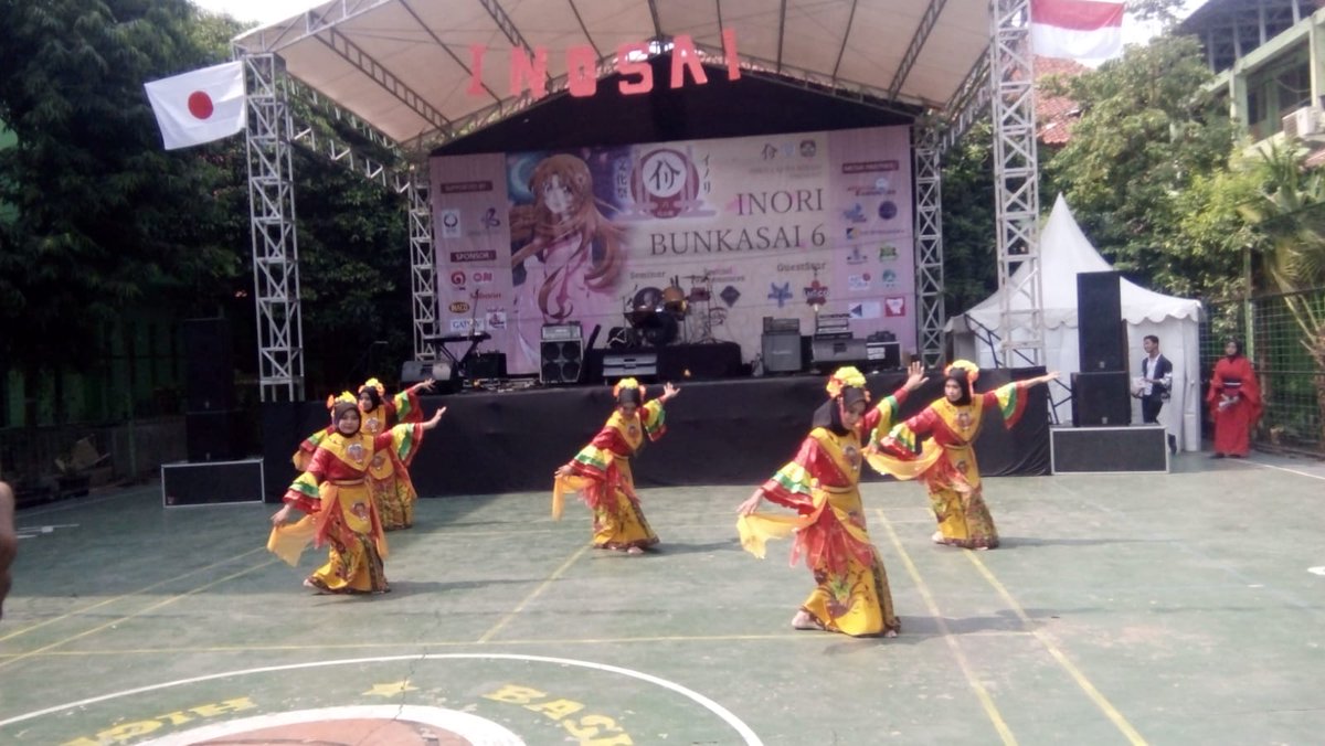 Penampilan Ekstra Kulikuler Seni Tari SMKN 1 Bekasi
